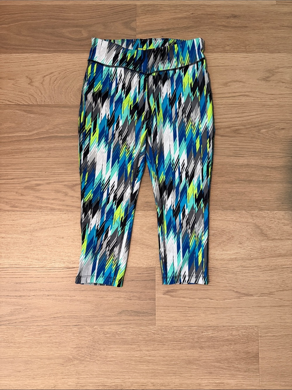Xersion Blue, Green & Black Abstract Capri Leggings